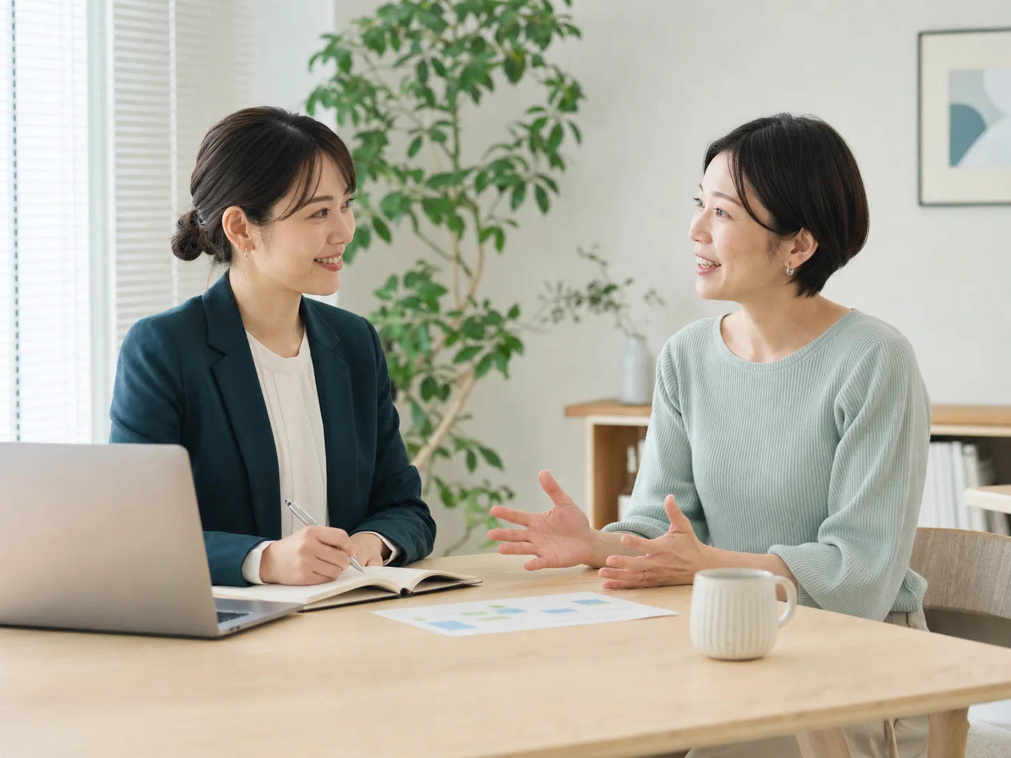 ウェブ担当者が個人事業主へ事業内容をヒアリングしている様子